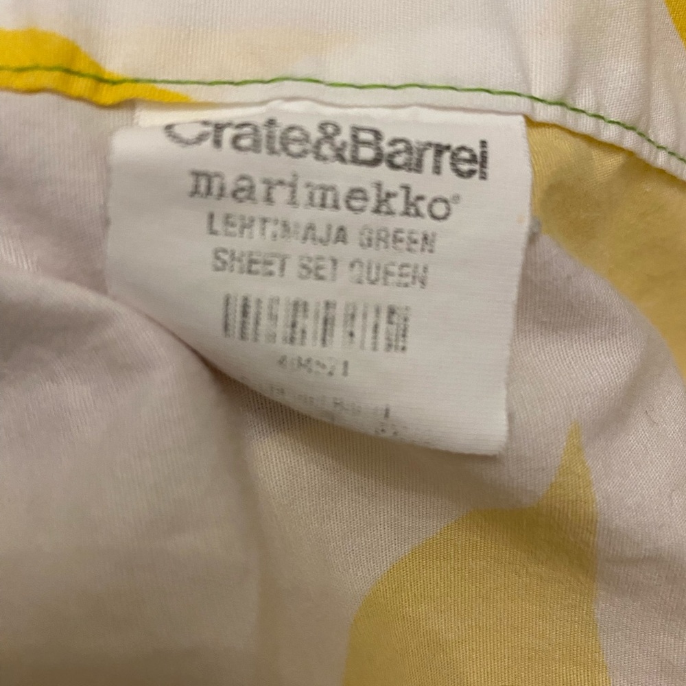 Crate & Barrel Queen flat sheet and 1 standard pillowcase - Picture 3 of 4